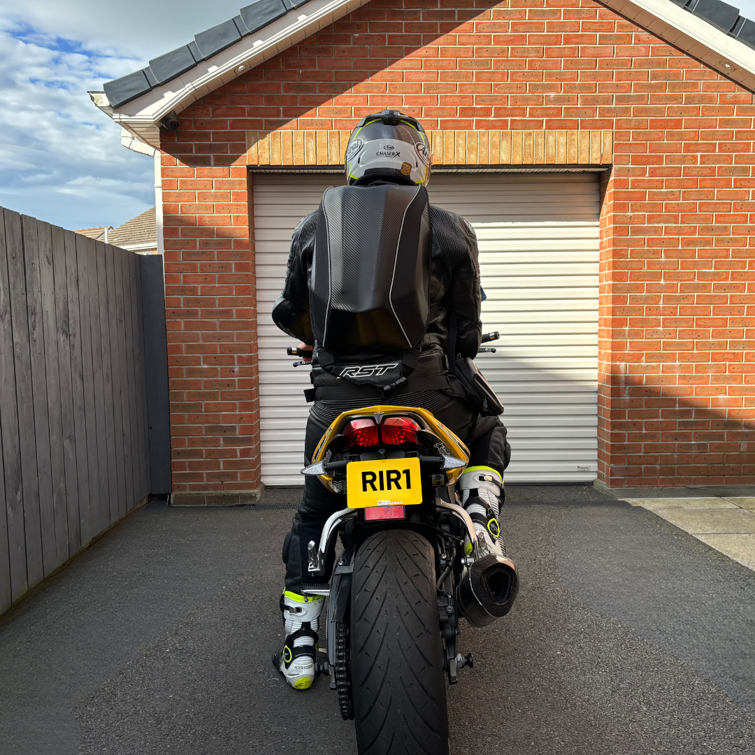 30-48L Carbon Fibre Effect Hard Shell Motorcycle Backpack (Full Face Helmet)