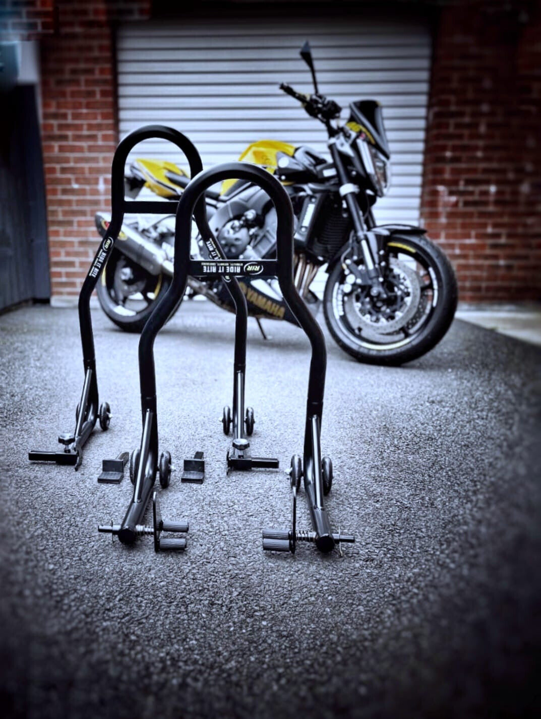 Ride_It_Rite_paddock_stands_stands_in_front_of_motorbike_at_garage_door