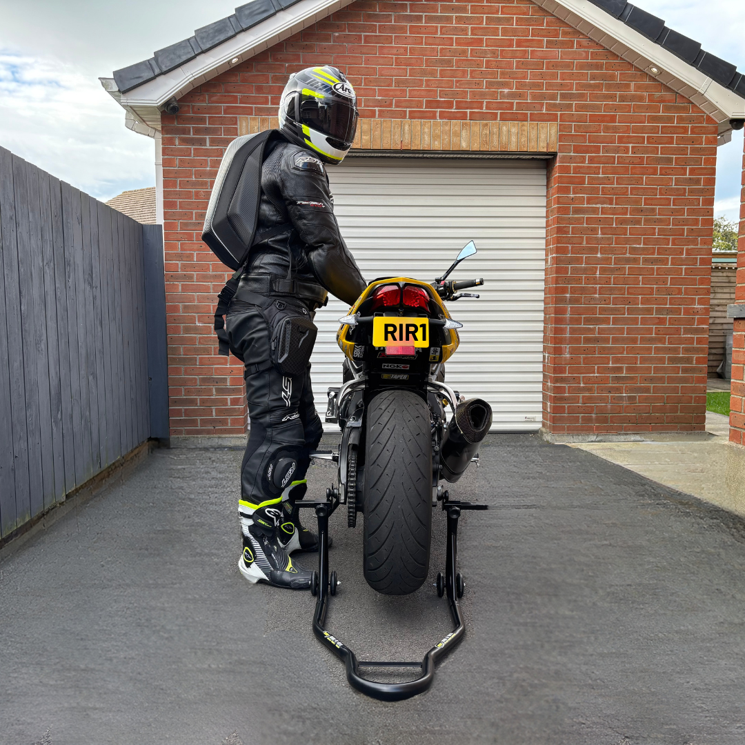 30-48L Carbon Fibre Effect Hard Shell Motorcycle Backpack (Full Face Helmet)